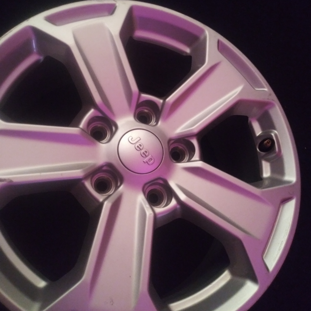 04+ Cherokee or wrangler wheels.. 5x5